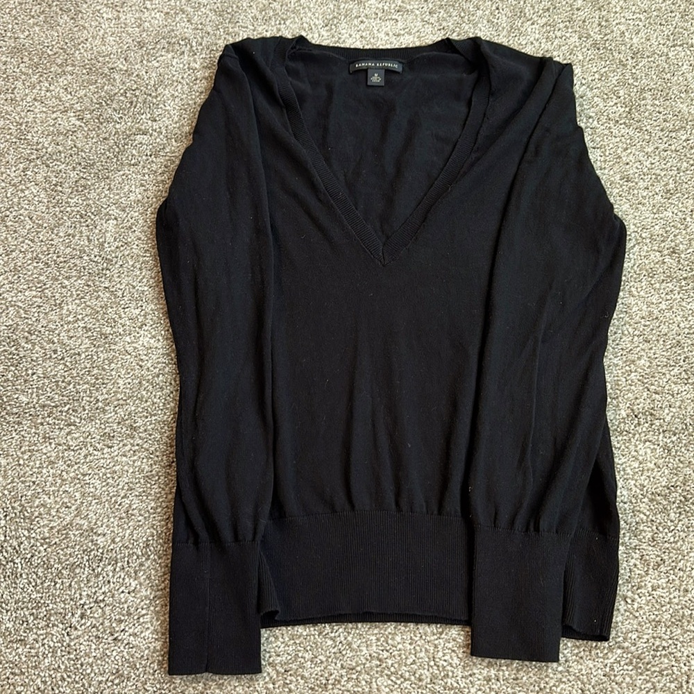 Banana Republic Women’s V-Neck sweater